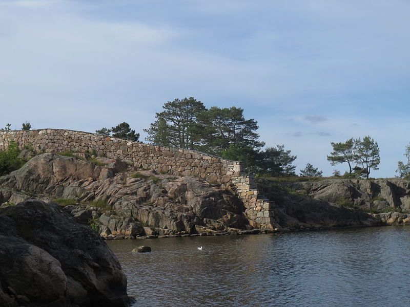 File:Odderøya quarantine wall.JPG