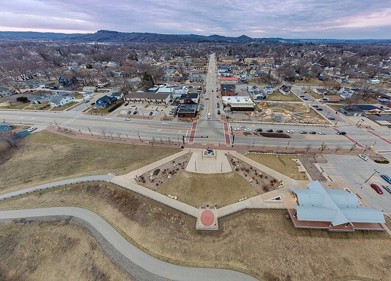 File:Onalaska Main Street.jpg