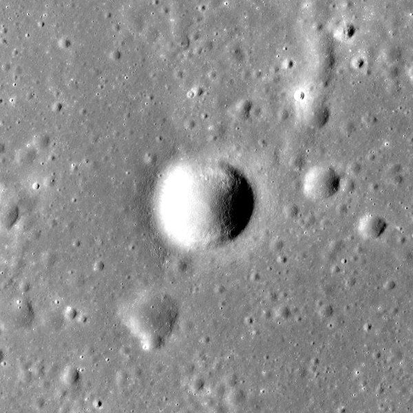 File:Pupin crater AS17-P-3049.jpg