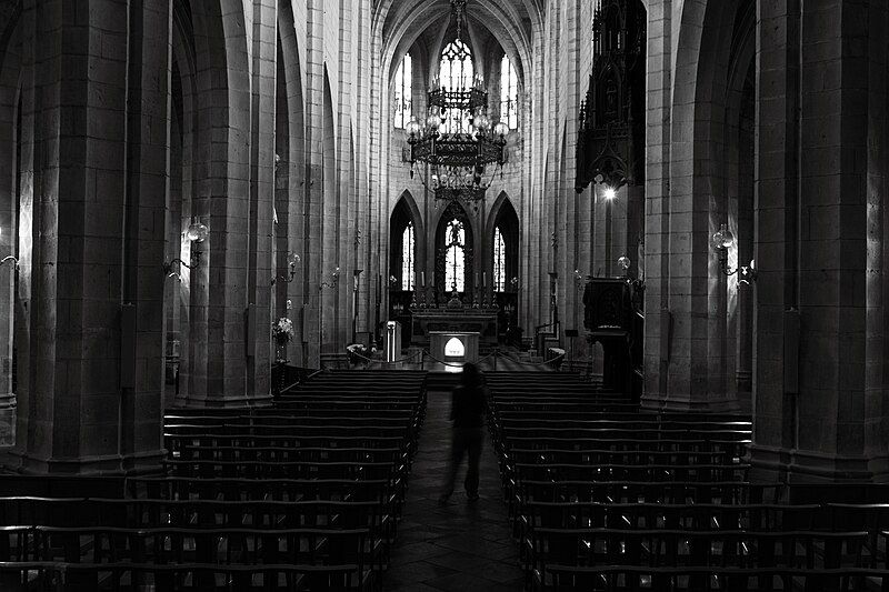 File:Saint-Flour Cathedral.jpg