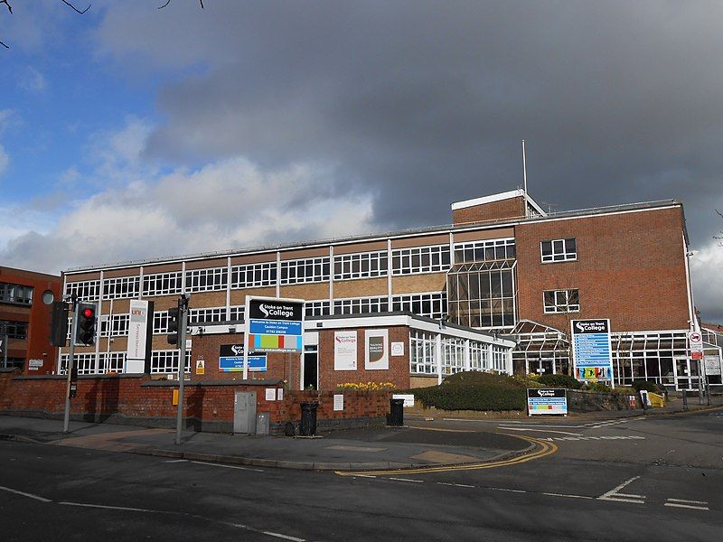 File:Stoke-on-Trent College (2).JPG