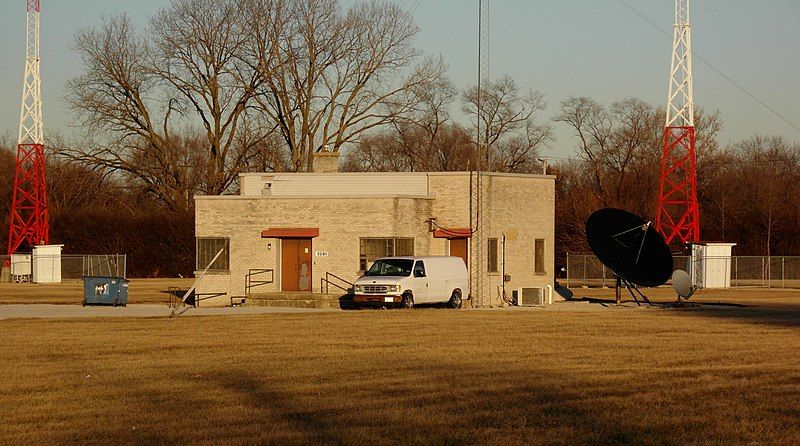 File:WGRB transmitter building.jpg