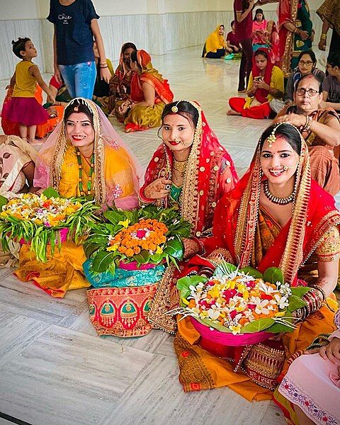 File:Women Celebrating Madhushravani.jpg