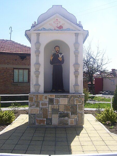 File:Zhitnitsa Catholic statue.jpg