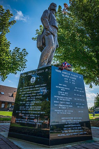 File:Admiral Flatley Statue.jpg