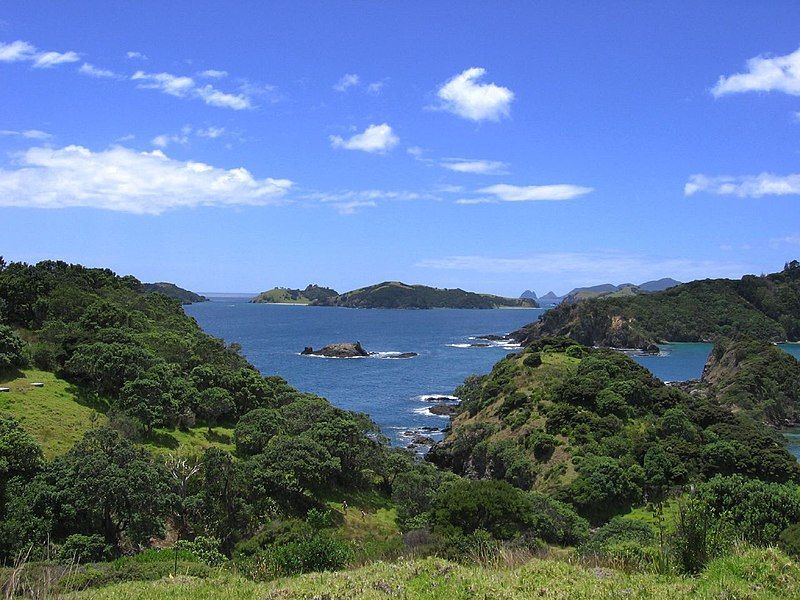 File:Bay of Islands.jpg