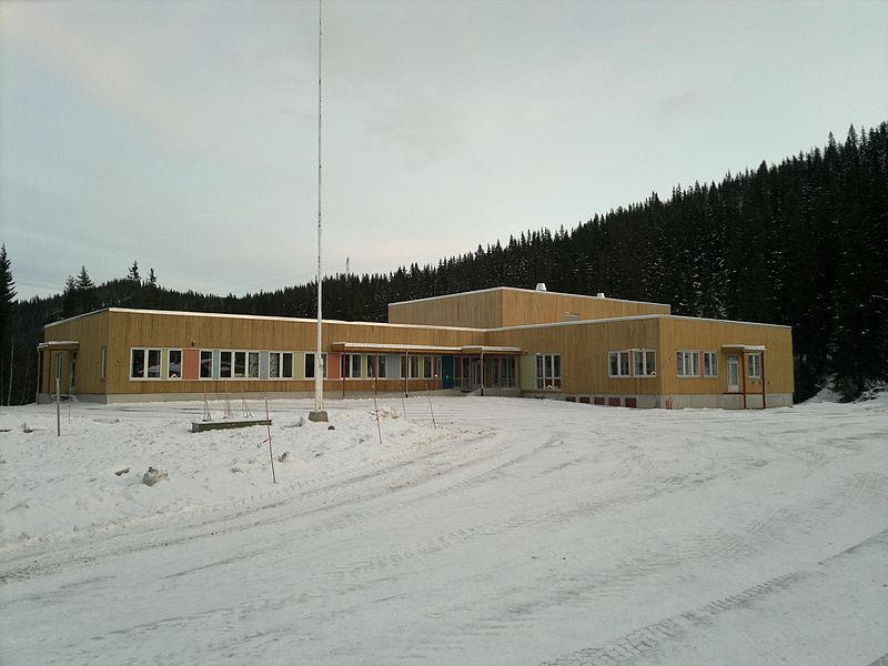 File:Bleikvassli School.jpg