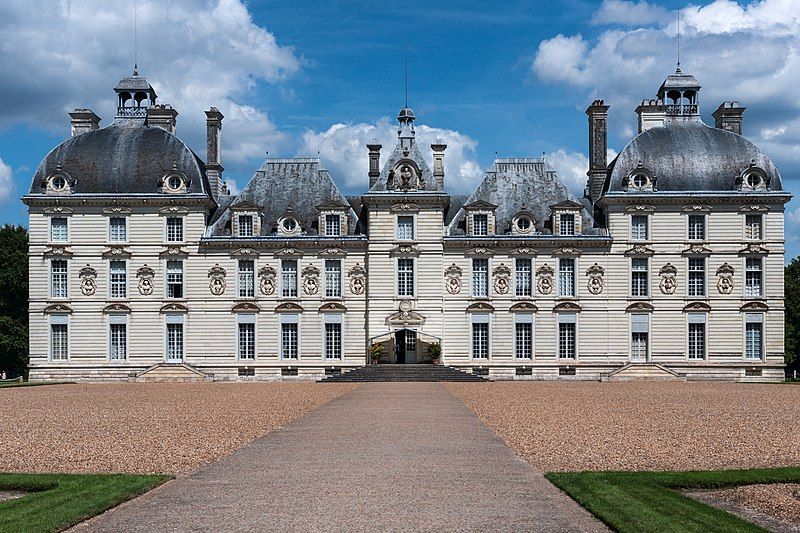 File:Cheverny-Chateau-VueFrontale.jpg