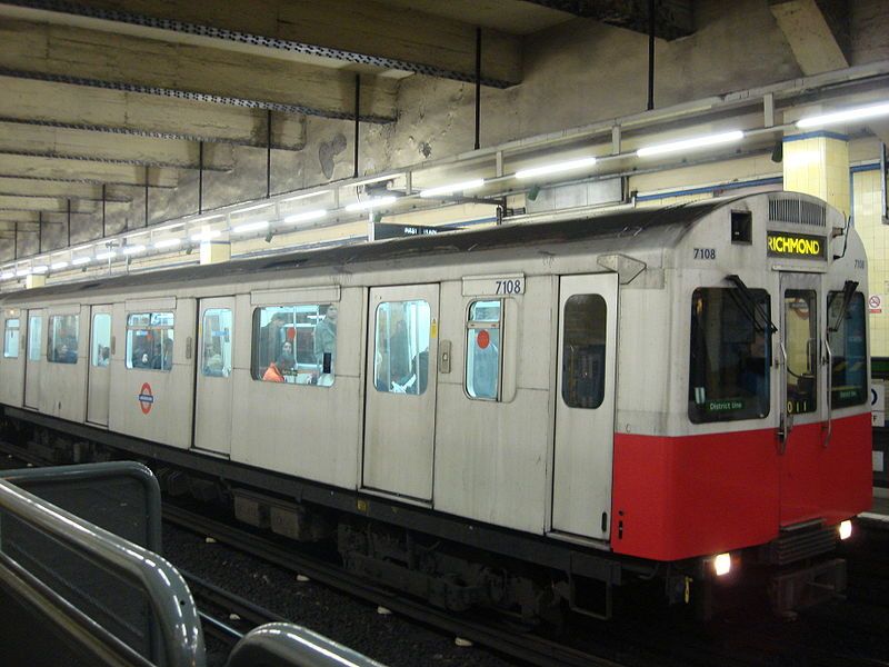 File:D78stock Aldgate East.jpg