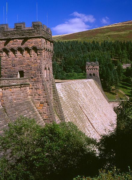 File:Derwent Dam.jpg