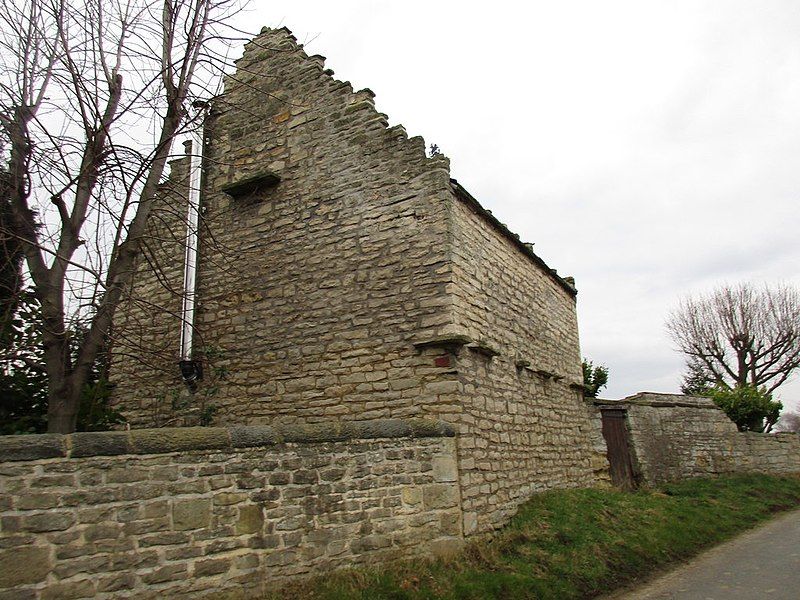 File:Dovecote, Old Edlington.jpg