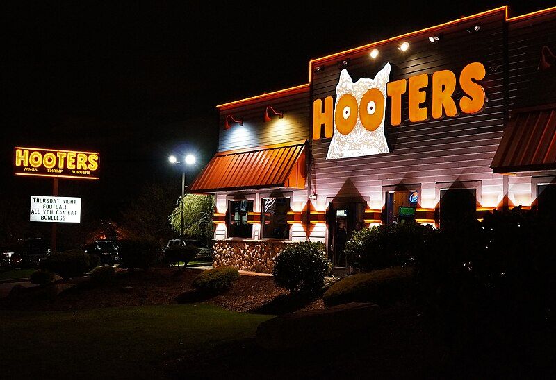 File:Hooters Restaurant.jpg