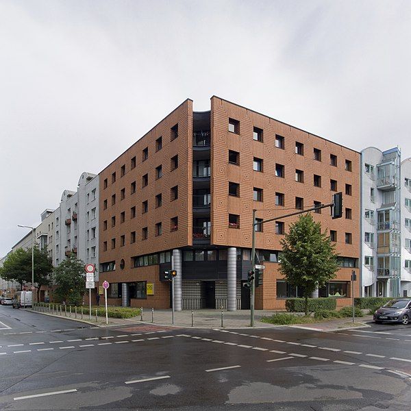 File:IBA-87-Berlin-018-07-Mario-Botta-Wohnbebauung-Luetzowplatz.jpg