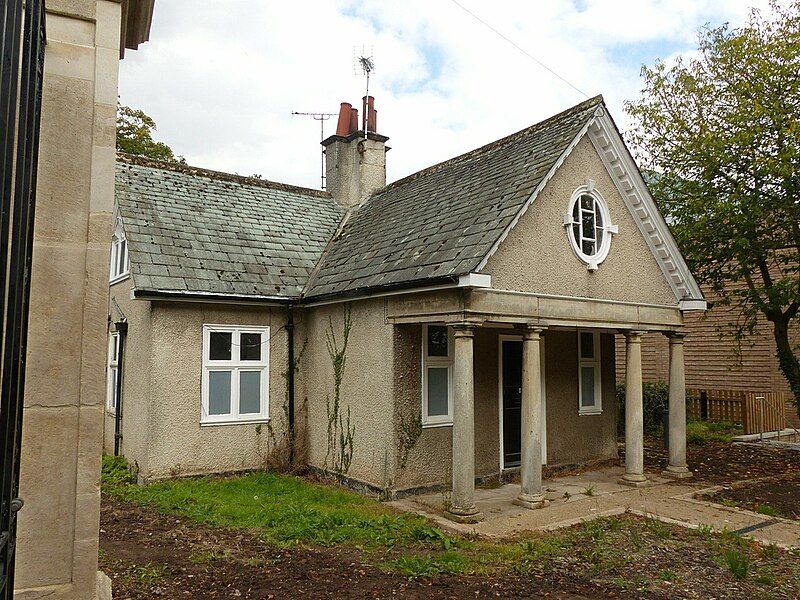 File:Lodge, Brackenhurst Hall.jpg