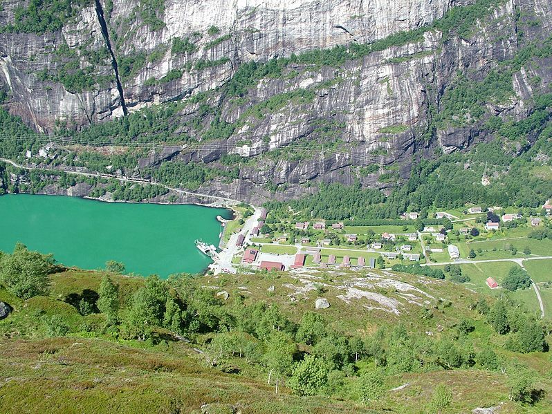 File:Lysefjord Lysebotn.jpg