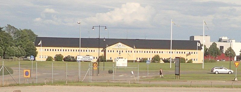 File:Markstridsskolan-skövde-july-2016.jpg