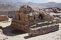 Əfqanıstanın Loqar vilayətindəki Mes Aynakda yeni qazılmış Buddist stupa. Oxşar stupalar qonşu Qəzni vilayətində, o cümlədən şimal Samanqan vilayətində aşkar edilib.