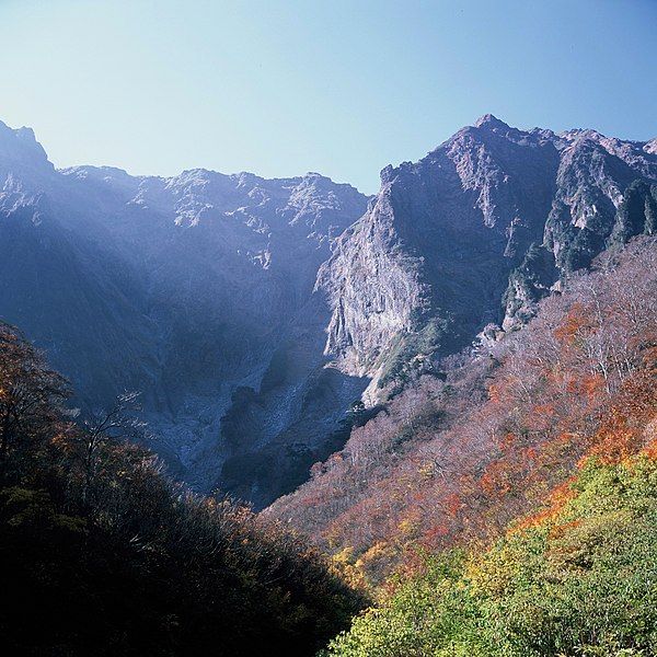 File:Mount Tanigawa 01.jpg