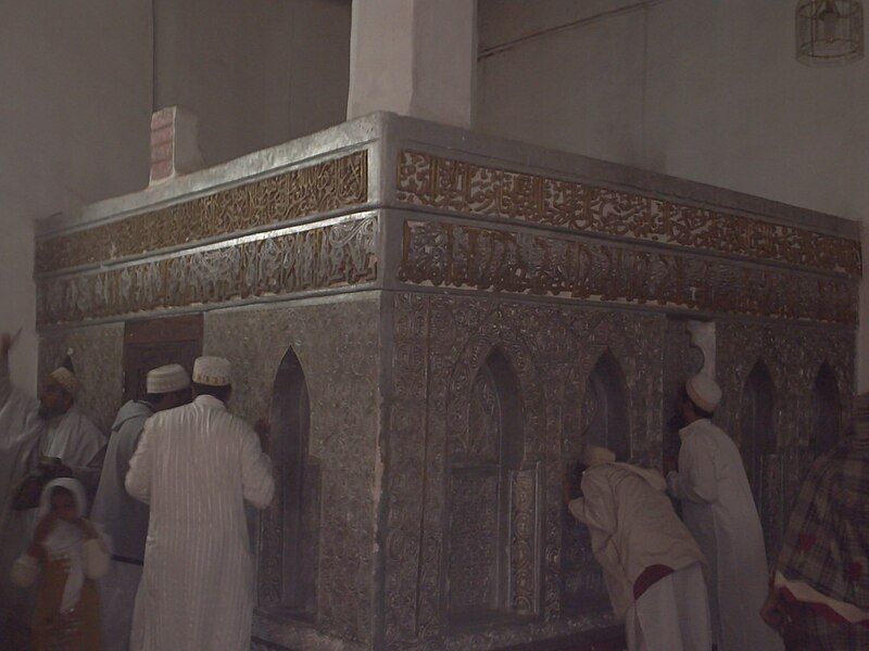 File:Mousoleum Hurrat-ul-Malaika Arwa.JPG