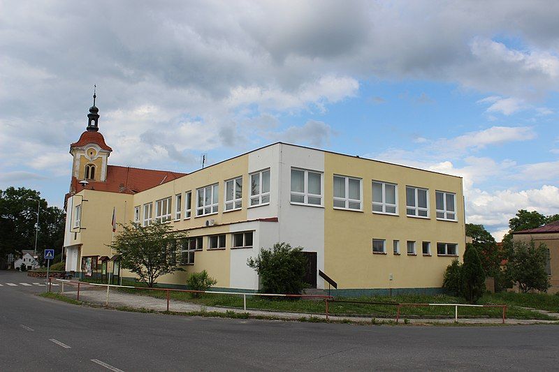 File:Pavlíkov, úřad městyse.jpg