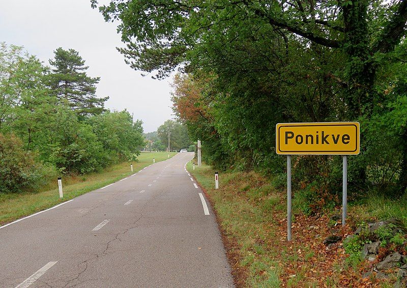 File:Ponikve Sezana Slovenia.jpg