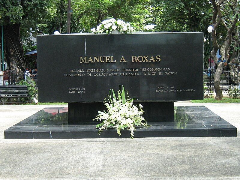 File:Roxas Tomb.jpg