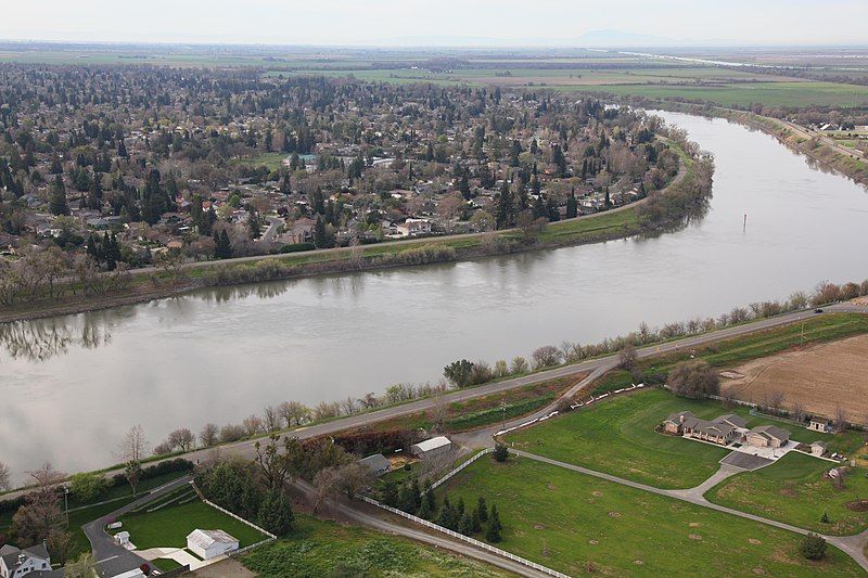 File:Sacramento River (8758968509).jpg