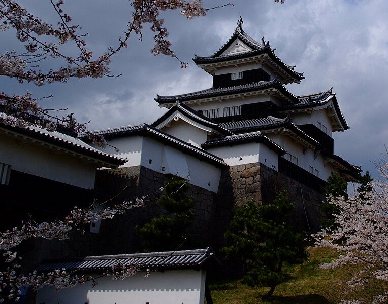 File:Shirakawa-Komine-jo Castle.jpg