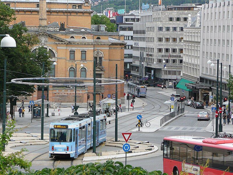 File:Trams at Nationaltheatret.jpg