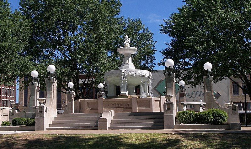 File:Culbertson fountain 2010.jpg