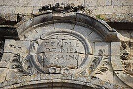 18th-century pediment on the building's main facade, featuring an inscription in a cartouche, "le temple de dieu est saint" ("God's temple is holy").