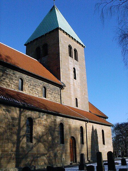 File:Gamle Aker Kirke.jpg