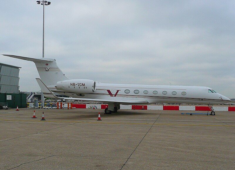 File:Gulfstream G550 (3142530915).jpg