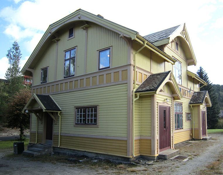 File:Gulsvik stasjon 1.jpg