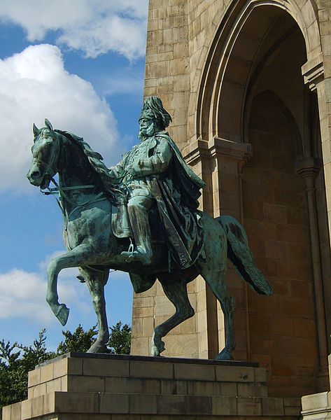 File:Hohensyburg Kaiser-Wilhelm-Denkmal PS750.jpg