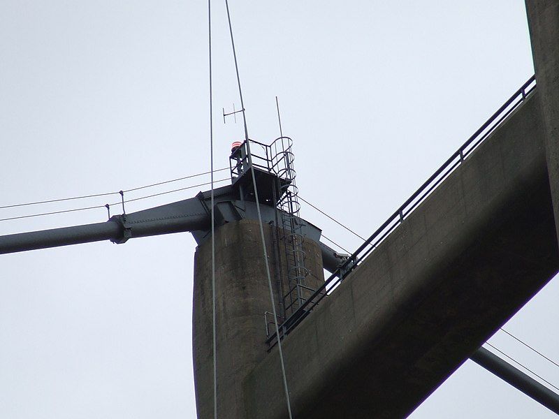 File:Humberbridgetowercloseup.jpg