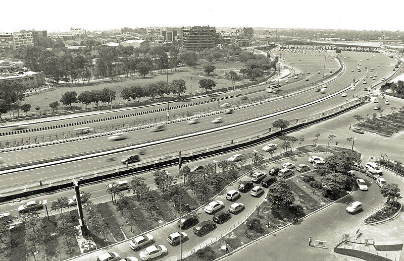 File:India highway gurgaon.jpg