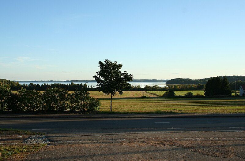 File:Jaala Lake Pyhäjärvi.jpg