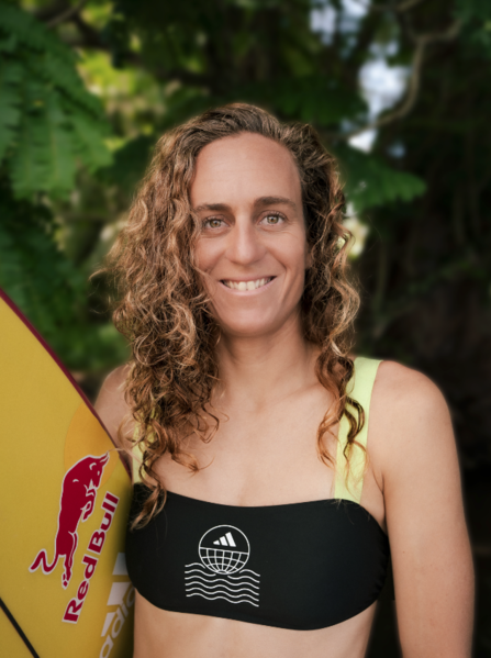 File:Justine Dupont Surf.png