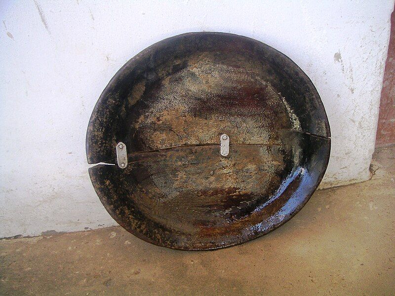 File:Khanak-Chitrali Wooden palate.JPG