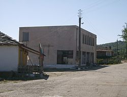 Roadside houses in Meden Buk