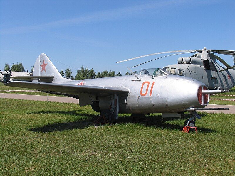 File:MiG-9 VVS museum.jpg