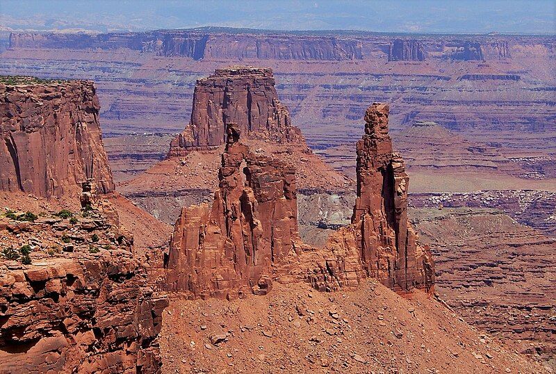 File:Monster Tower Canyonlands.jpg