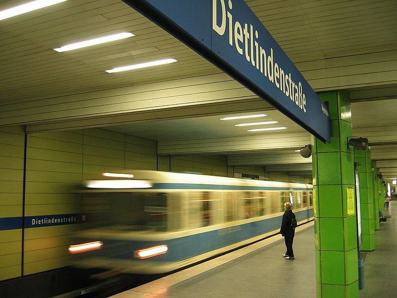 File:Munich subway Dietlindenstraße.jpg