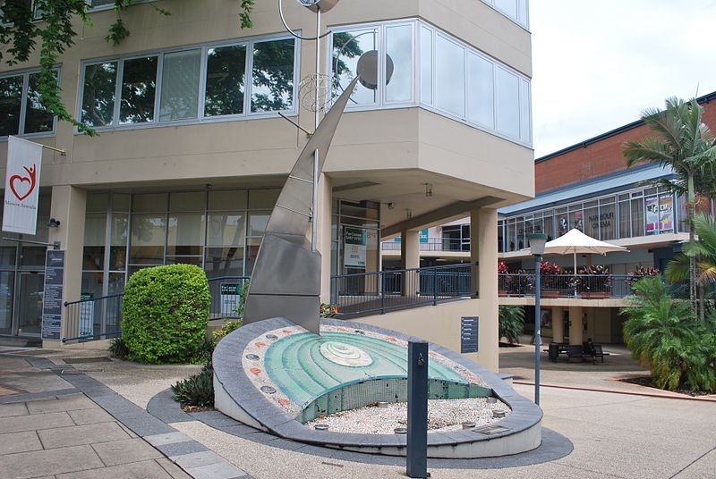 File:Nambour Sculpture.JPG