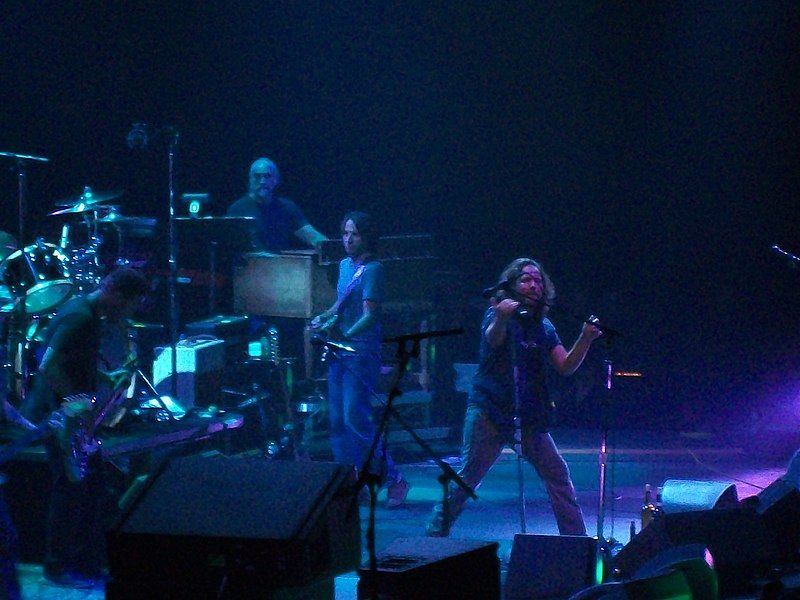 File:PearlJamManchester09-02.jpg