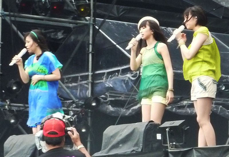 File:Perfume 2009 crop.jpg