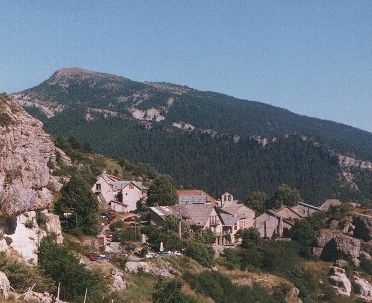 File:Peyresc Village.jpg