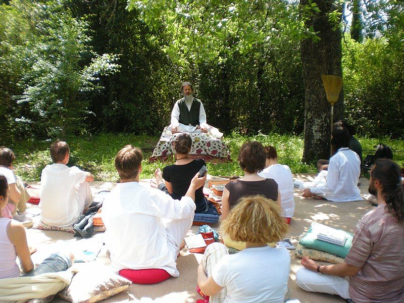 File:Satsang with sirio.jpg