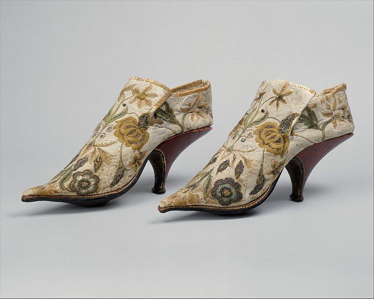 File:Shoes MET DT2630.jpg